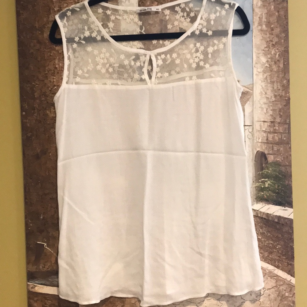 👚 Lace Top